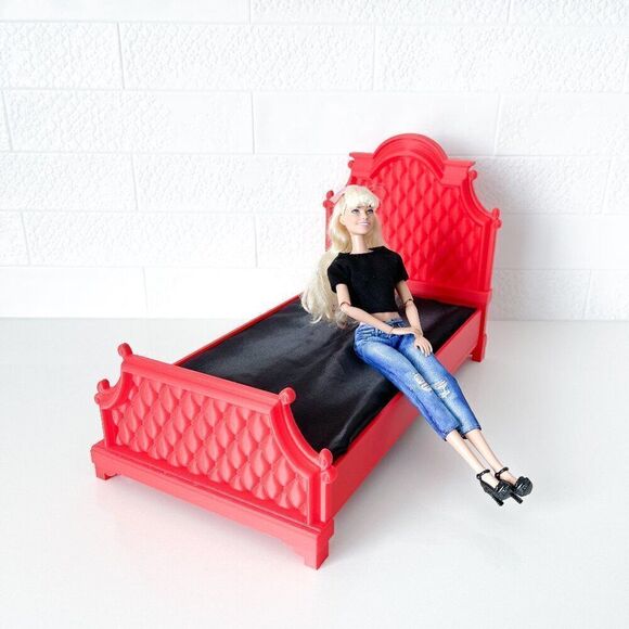 Red Tufted Miniature Chesterfield Bed Queen Size 1:6 Scale Barbie Dollhouse - Picture 1 of 6